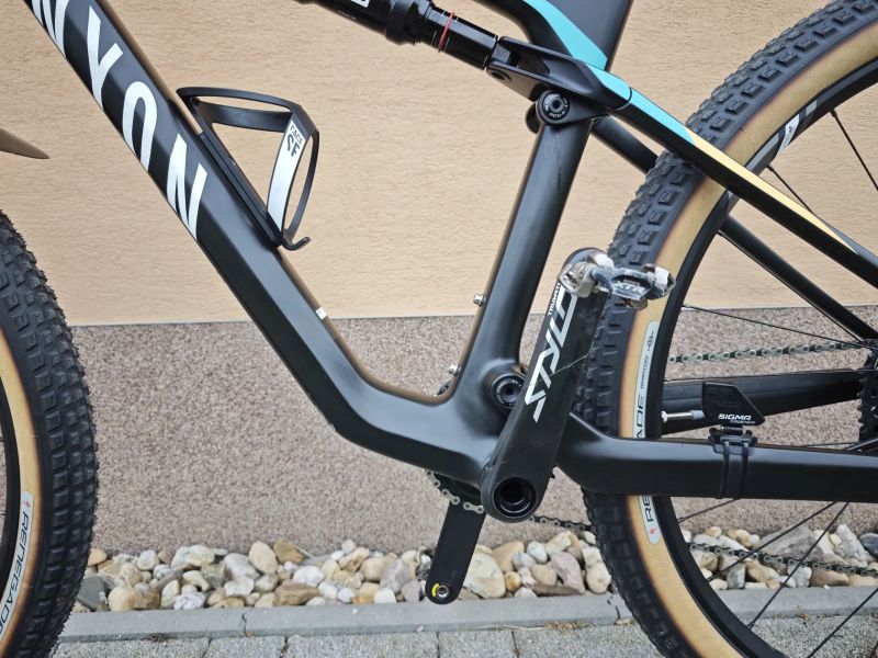 Canyon Lux SL CF8 Race, top stav