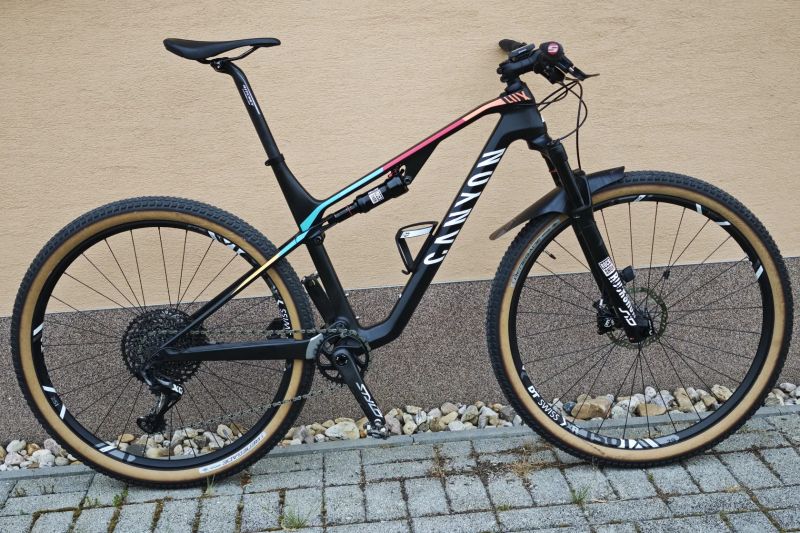 Canyon Lux SL CF8 Race, top stav