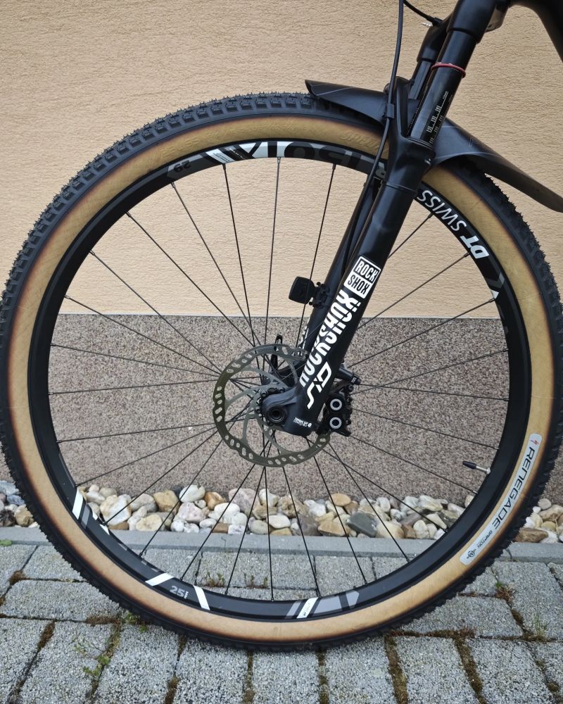 Canyon Lux SL CF8 Race, top stav