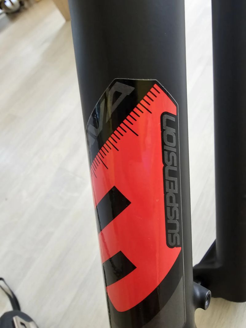Odpružená vidlice Sava suspension 160mm, 34mm nohy, sundaná z nového E-kola