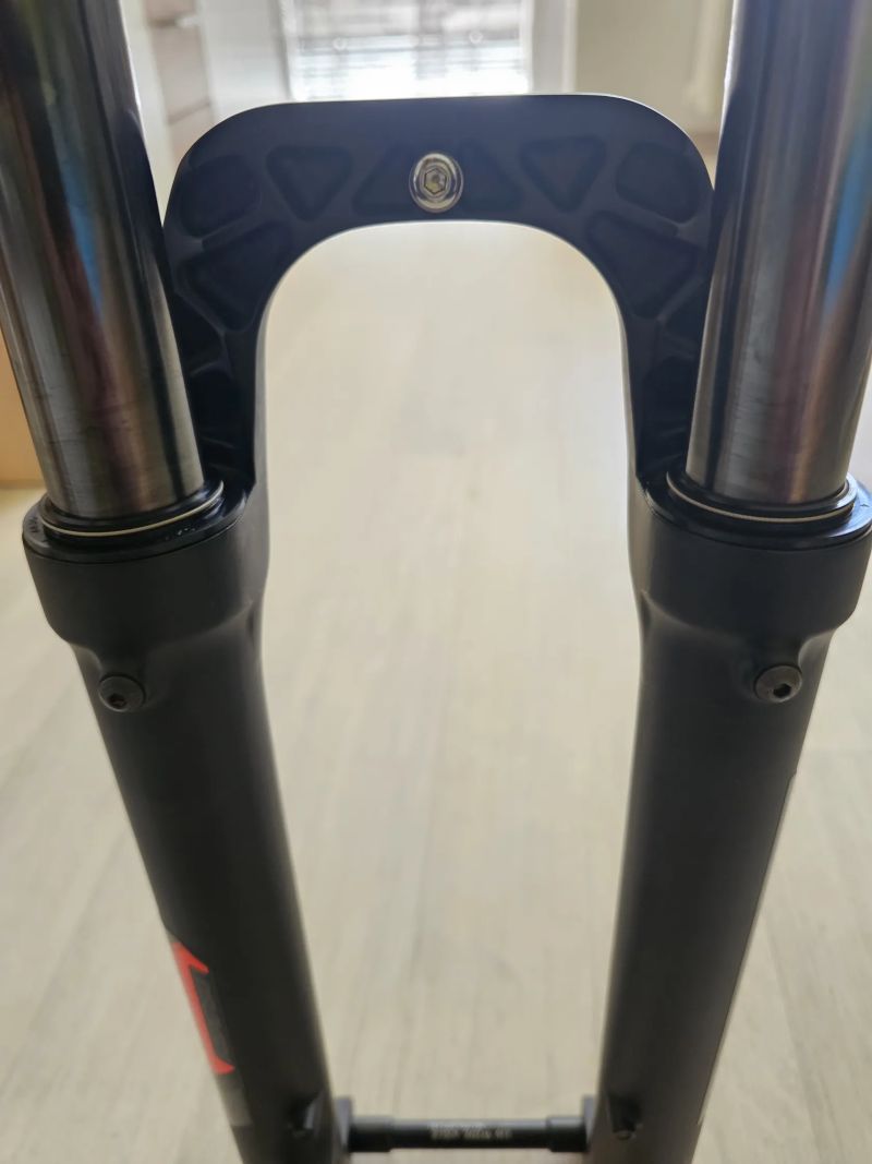Odpružená vidlice Sava suspension 160mm, 34mm nohy, sundaná z nového E-kola