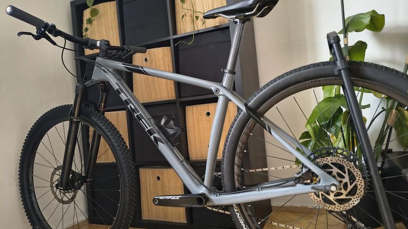 Trek Procaliber 9.7 Grey /vel.L/ Eagle 1x12 / karbonová kola
