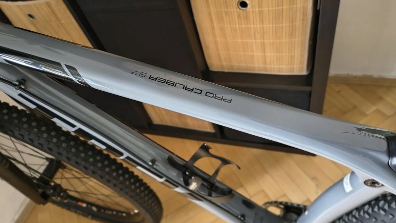 Trek Procaliber 9.7 Grey /vel.L/ Eagle 1x12 / karbonová kola