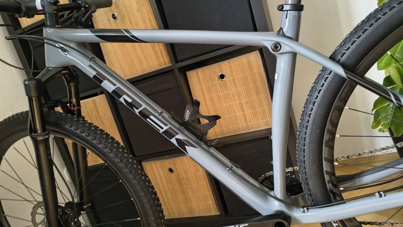 Trek Procaliber 9.7 Grey /vel.L/ Eagle 1x12 / karbonová kola