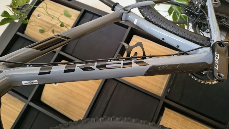 Trek Procaliber 9.7 Grey /vel.L/ Eagle 1x12 / karbonová kola