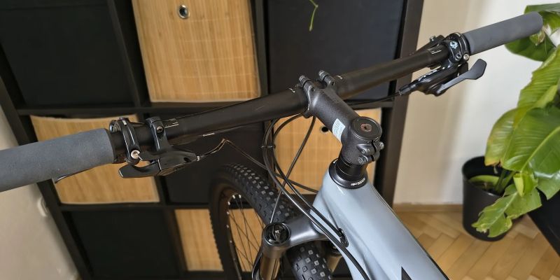 Trek Procaliber 9.7 Grey /vel.L/ Eagle 1x12 / karbonová kola