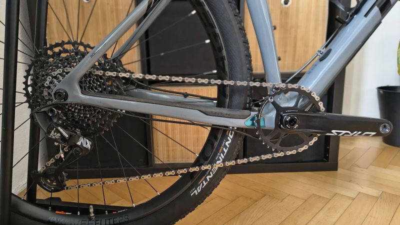 Trek Procaliber 9.7 Grey /vel.L/ Eagle 1x12 / karbonová kola