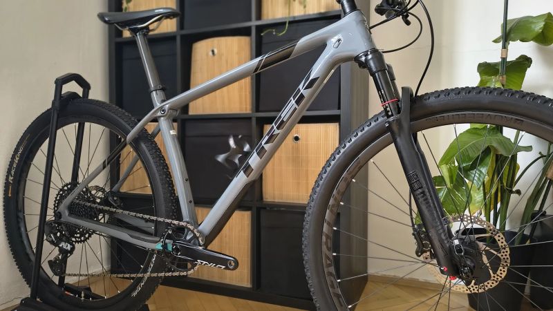 Trek Procaliber 9.7 Grey /vel.L/ Eagle 1x12 / karbonová kola