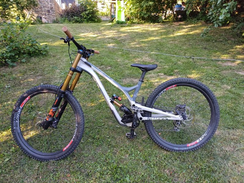 Commencal Supreme DH V4