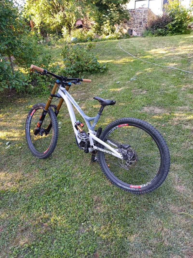 Commencal Supreme DH V4