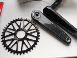 Nové ultralehké karbonové kliky Unchained