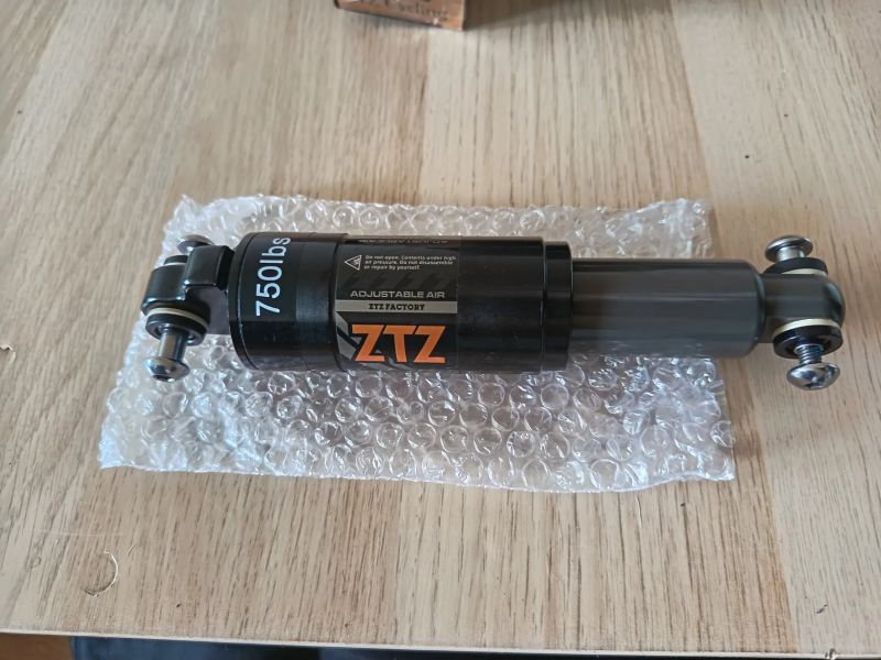 ZTZ hydraulický zadní tlumič 190mm 750lbs