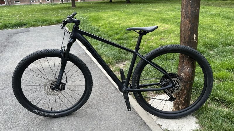 Horské kolo Maxbike M909 17" – custom stavba 2024 (Deore 1x12, tubeless)