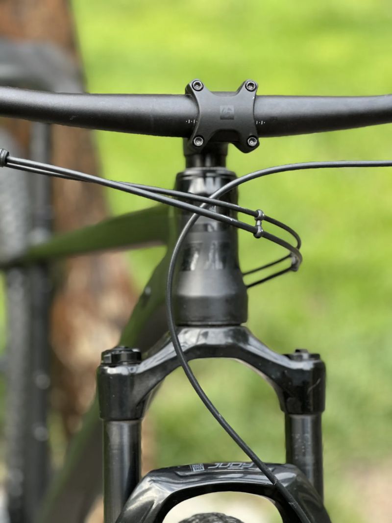 Horské kolo Maxbike M909 17" – custom stavba 2024 (Deore 1x12, tubeless)