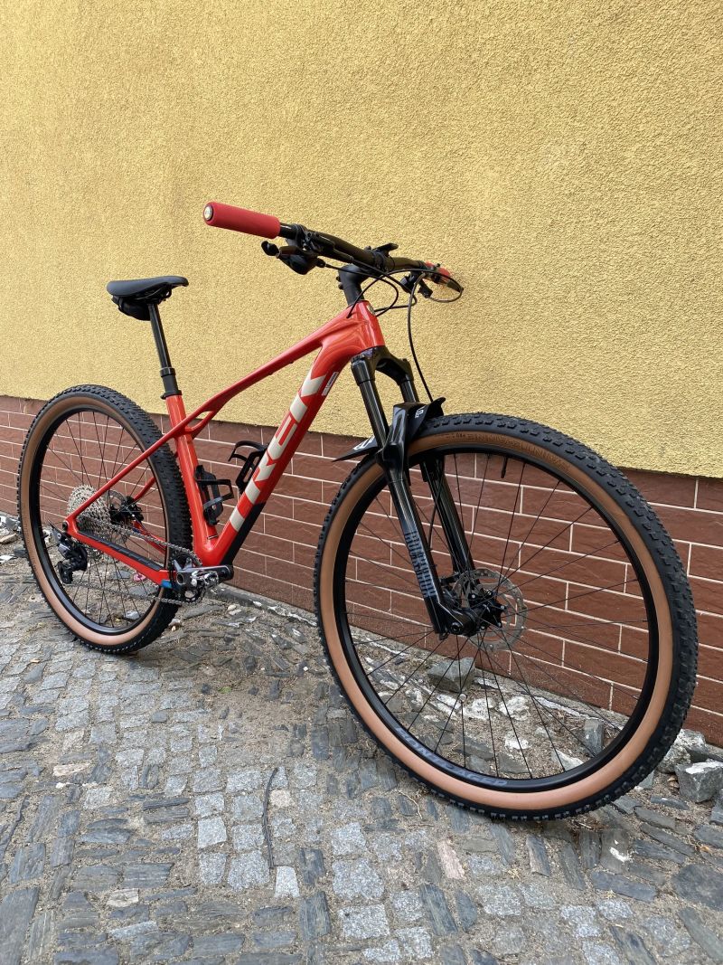 Zánovní Trek Procaliber 9.5 Lava Carbon Horské kolo