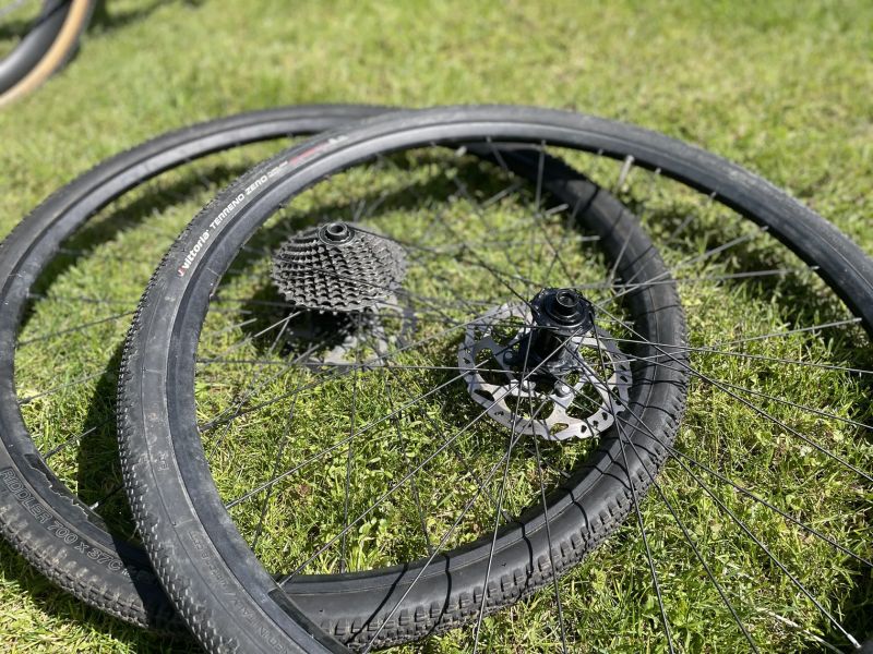Cannondale Topstone Carbon vel. S, r.2021, 2 sady kol