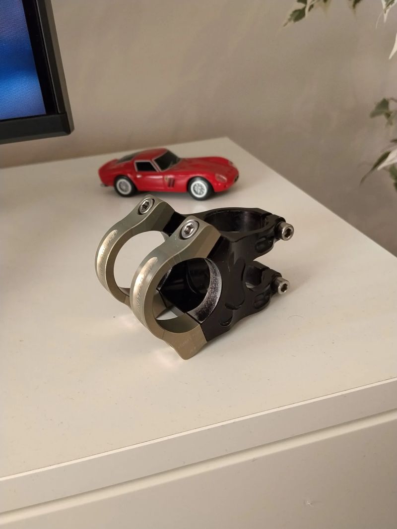 Predstavec Renthal Apex 31,8/40mm + packeta Zdarma