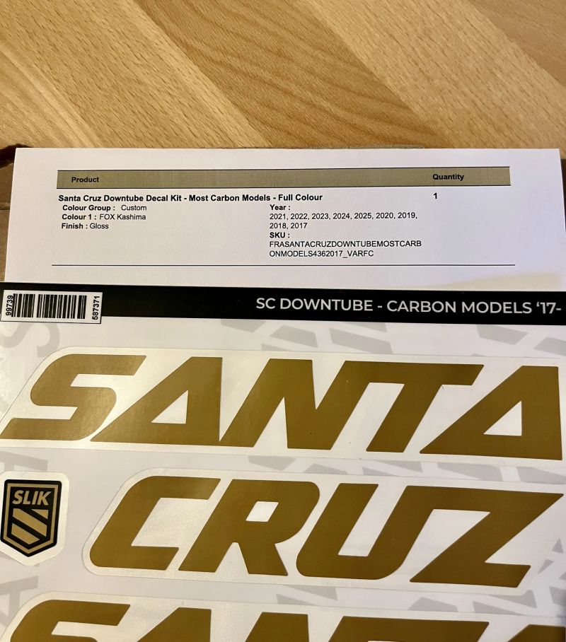Sada polepů na dolní rámovou trubku Santa Cruz
