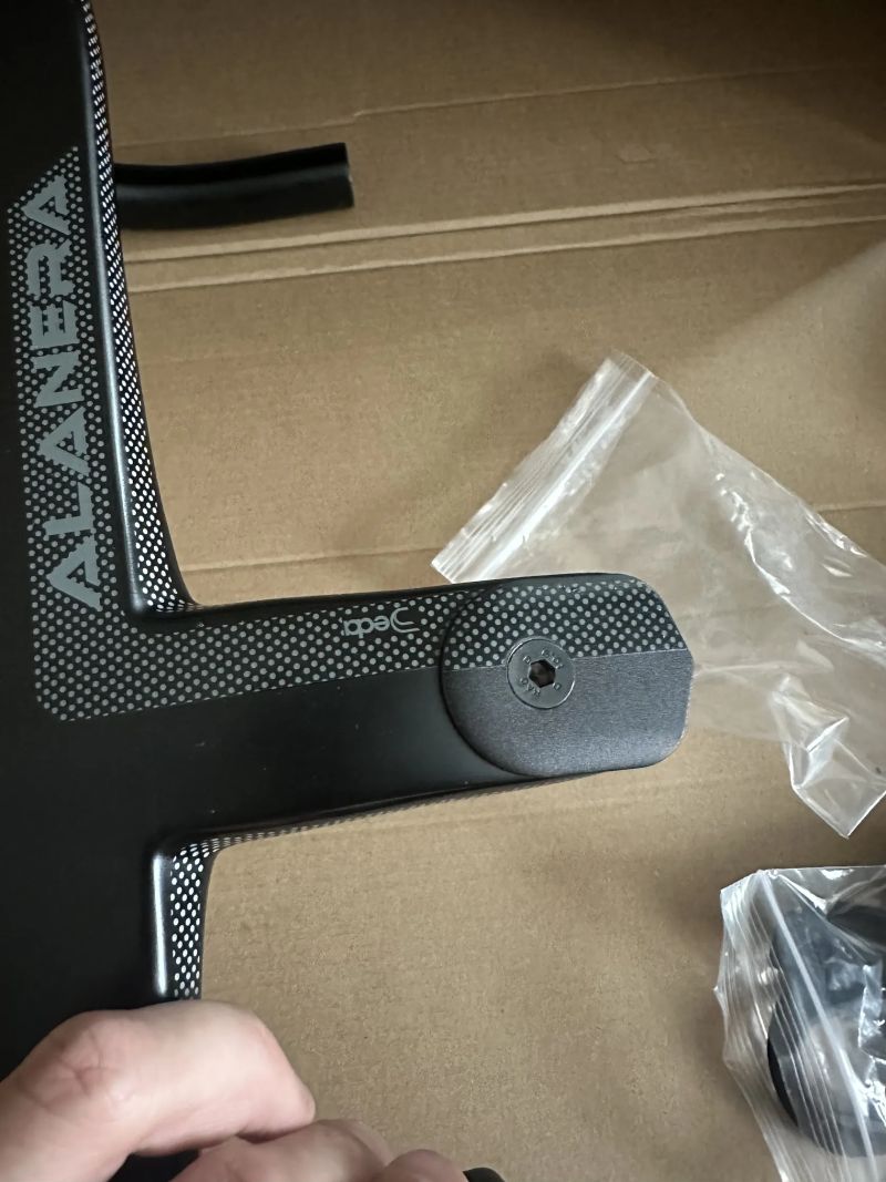 Prodám řídítka rozměr - 420mm 90mm 28,6mm ALANERA Carbon Road Handlebar Super Light