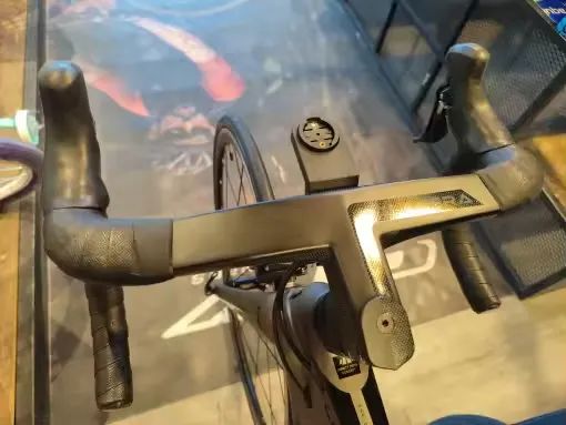 Prodám řídítka rozměr - 420mm 90mm 28,6mm ALANERA Carbon Road Handlebar Super Light