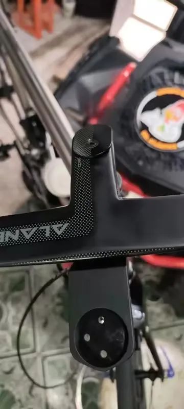 Prodám řídítka rozměr - 420mm 90mm 28,6mm ALANERA Carbon Road Handlebar Super Light