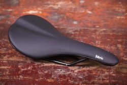 Nové sedlo Fabric Scoop Shallow Sport (142 mm)