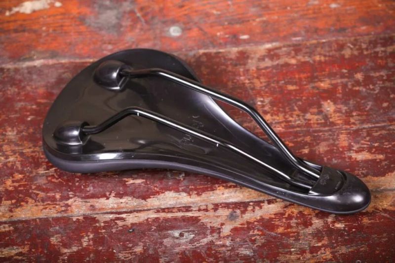 Nové sedlo Fabric Scoop Shallow Sport (142 mm)
