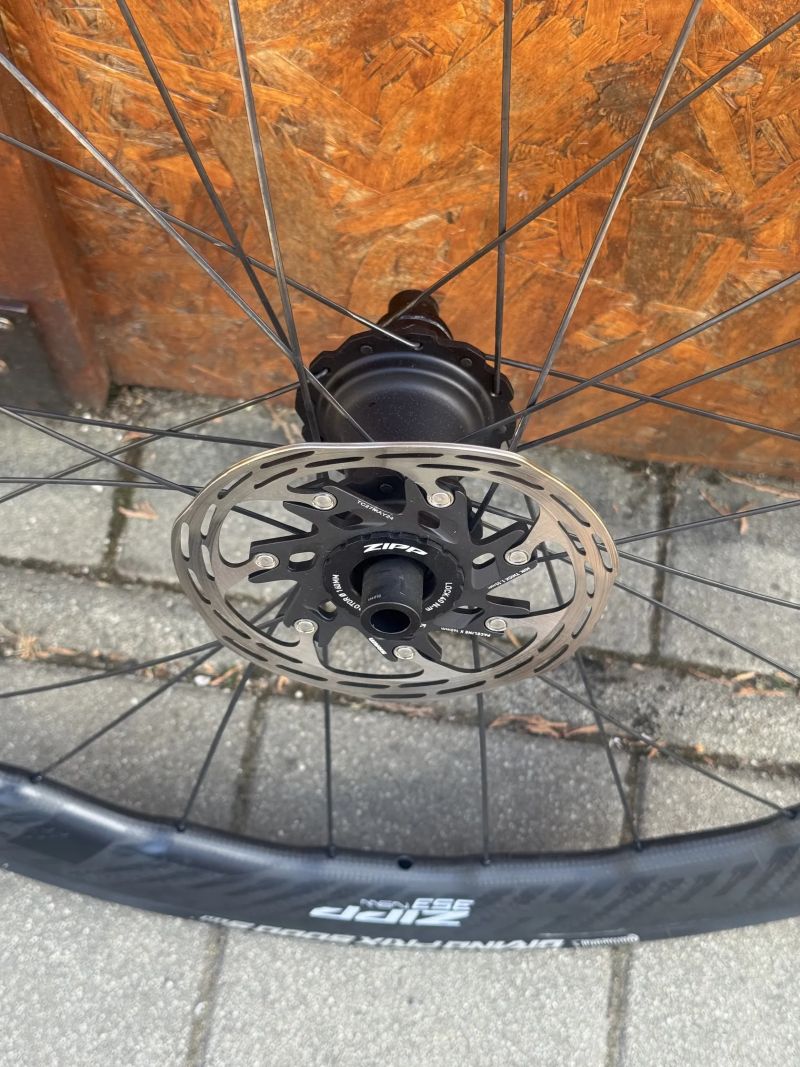 Zipp 353 NSW - SADA (ZADNÉ POŠKODENÉ)