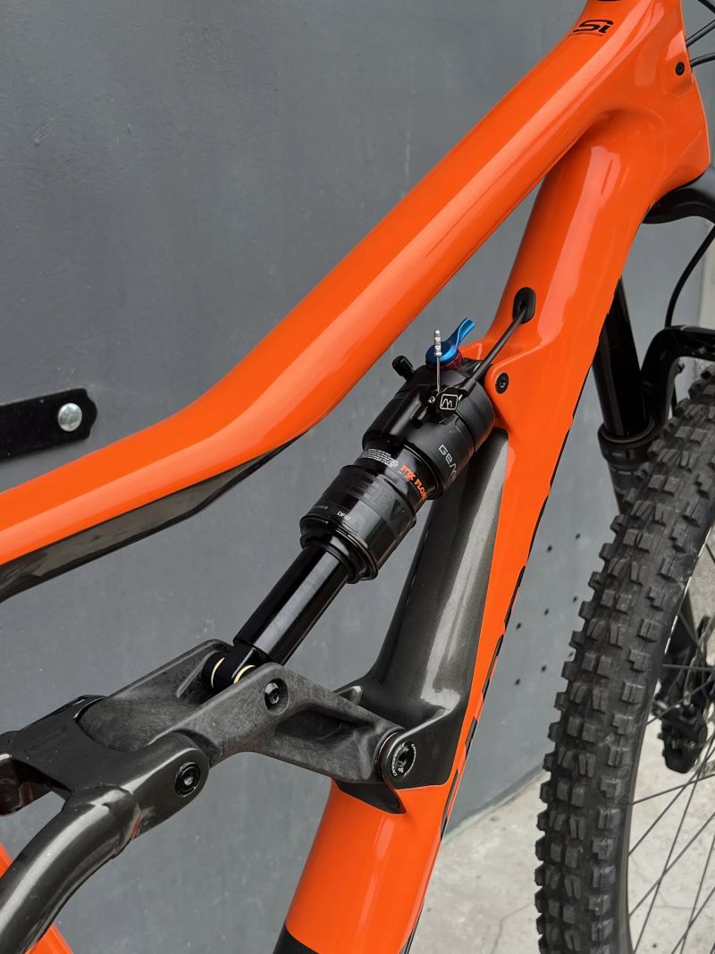Cannondale Trigger 3, roku 2018, Velikost M, kola 27.5" ČERSTVÝ POMERANČ celopero