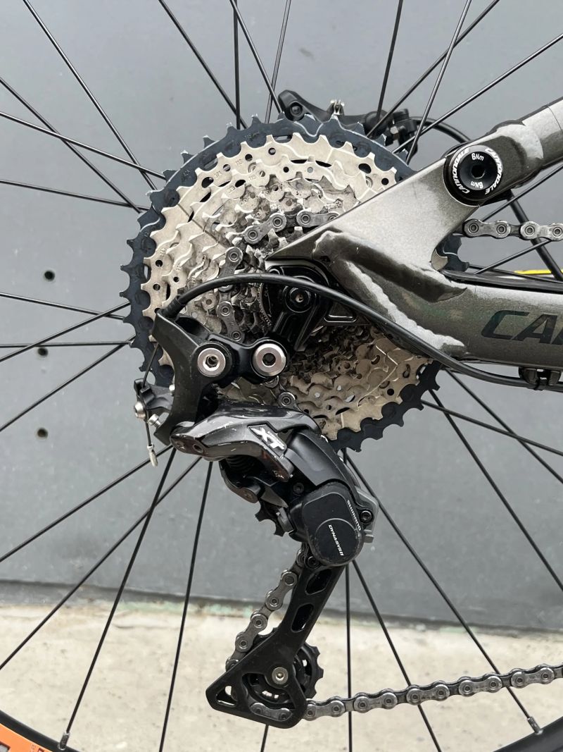 Cannondale Trigger 3, roku 2018, Velikost M, kola 27.5" ČERSTVÝ POMERANČ celopero