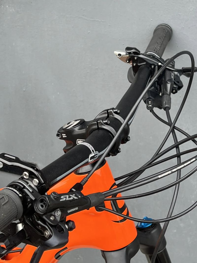 Cannondale Trigger 3, roku 2018, Velikost M, kola 27.5" ČERSTVÝ POMERANČ celopero
