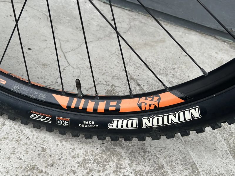 Cannondale Trigger 3, roku 2018, Velikost M, kola 27.5" ČERSTVÝ POMERANČ celopero