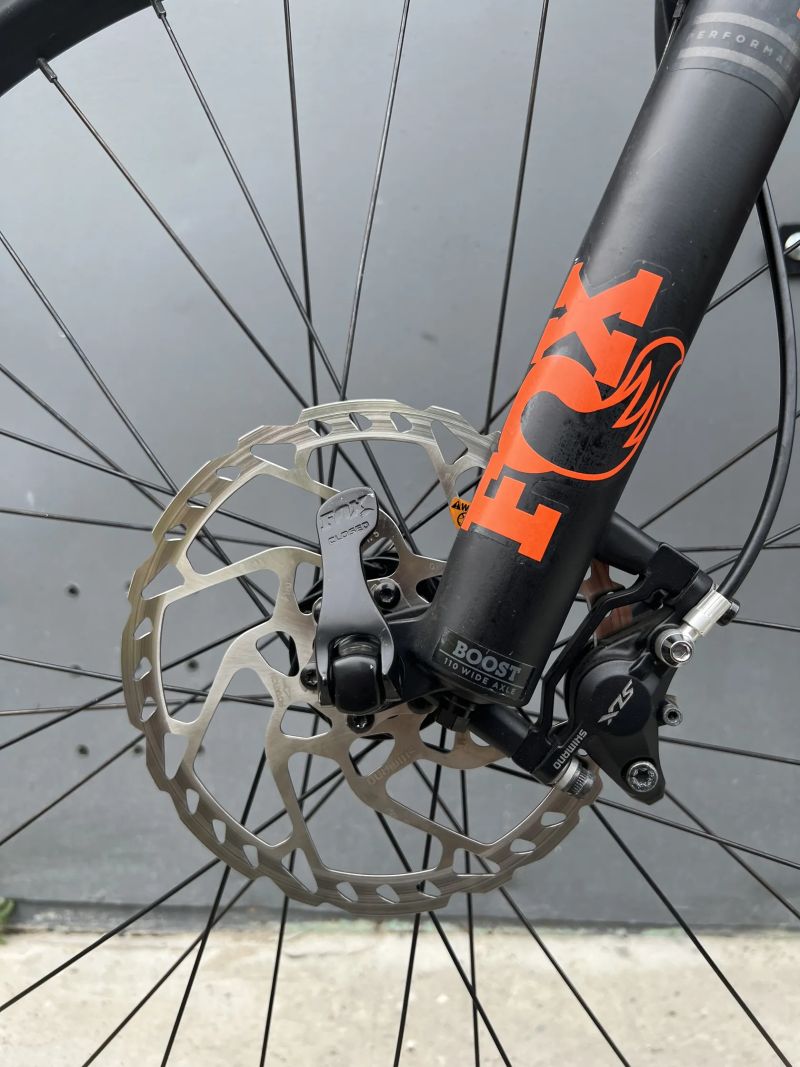 Cannondale Trigger 3, roku 2018, Velikost M, kola 27.5" ČERSTVÝ POMERANČ celopero