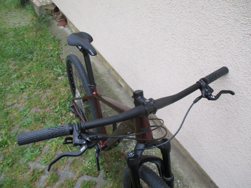 Nové 29" kolo na rámu MRX Sport 17", vzduch. vidlice Manitou Markhor, Shimano Deore 1x12, pevná osa