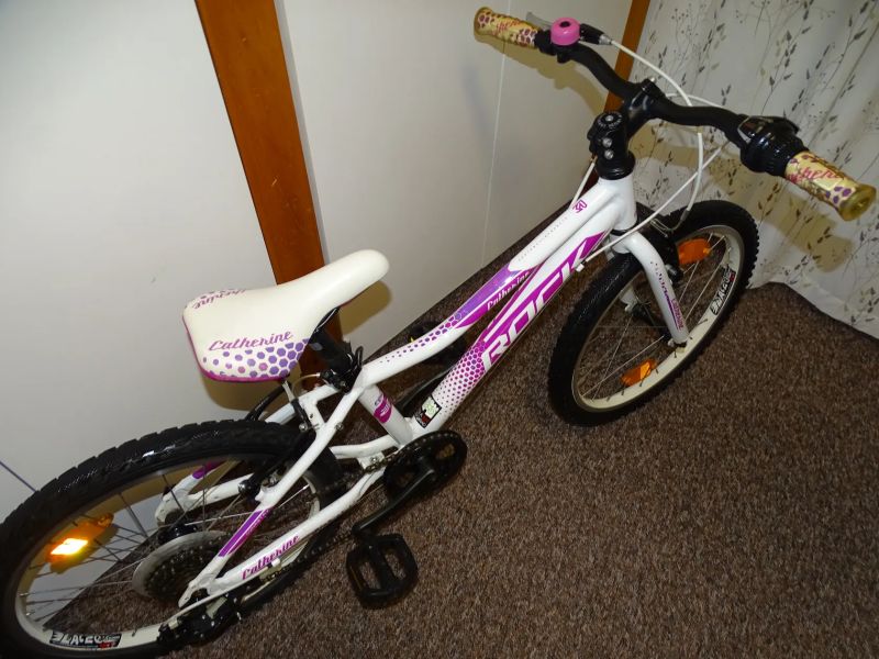 Rock Machine Catherine 20"