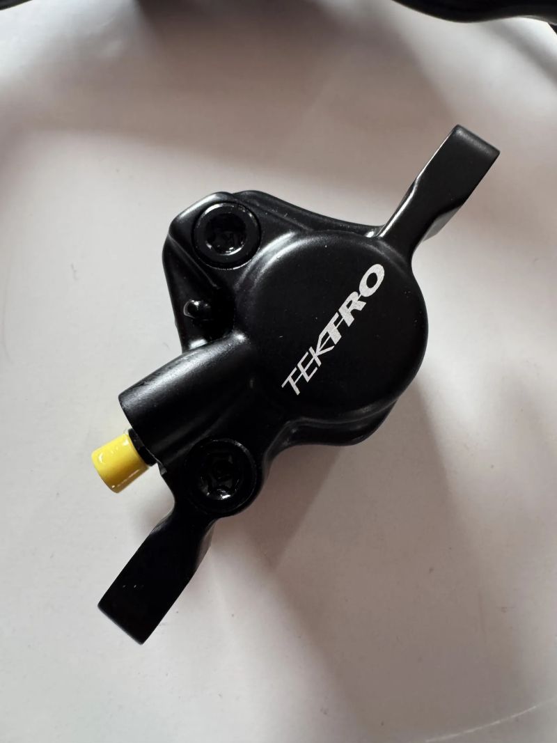Nové TEKTRO HD-M275 + 203 mm kotouče z TREK Powerfly+ 4 Gen 5
