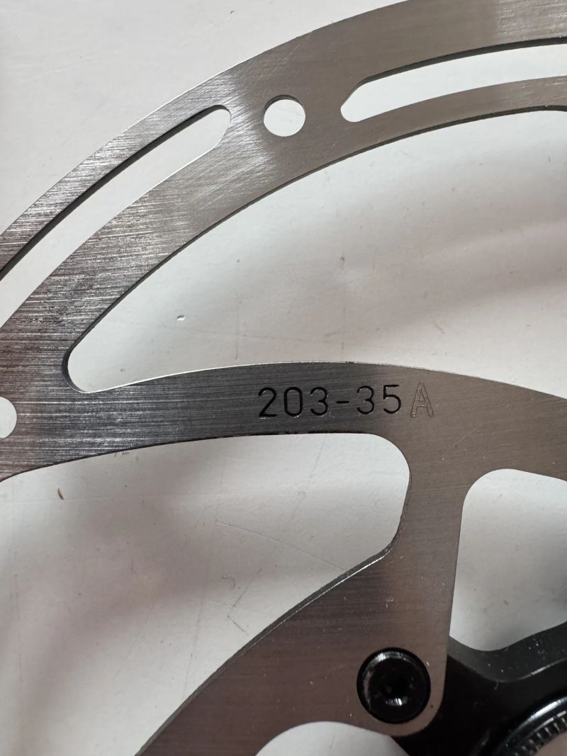 Nové TEKTRO HD-M275 + 203 mm kotouče z TREK Powerfly+ 4 Gen 5