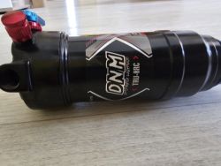Tlumič DNM Performance Suspension Trunnion 8RC 185x52