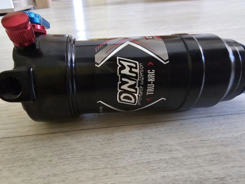 Tlumič DNM Performance Suspension Trunnion 8RC 185x52