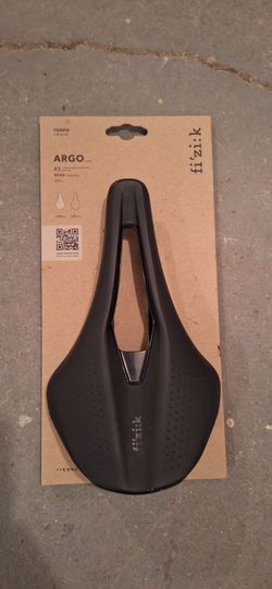 Silniční sedlo Fizik Tempo Argo R3