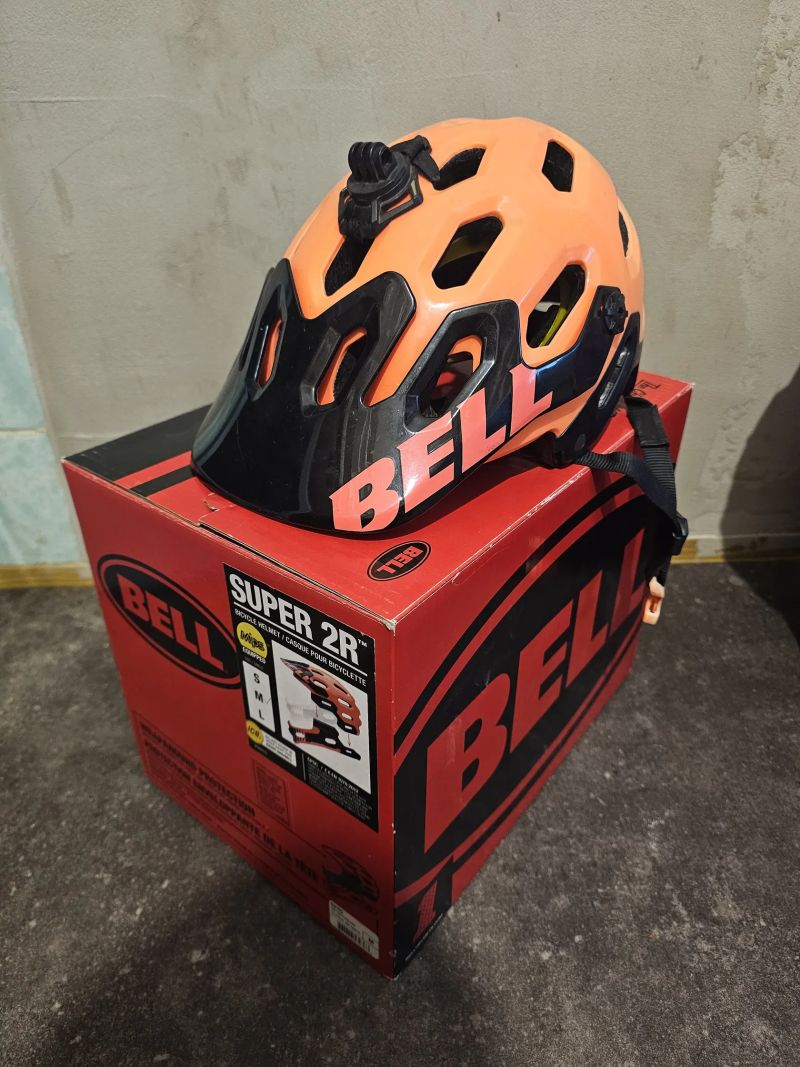 Prodám helmu Bell Super 2R Mips