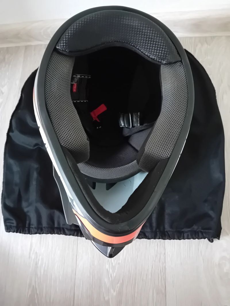 Integrální helma od W-TEC (M)