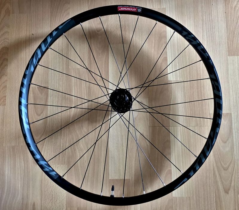 Predam nove kolesa 27,5 Niner ERD559mm, Boost, Shimano HG