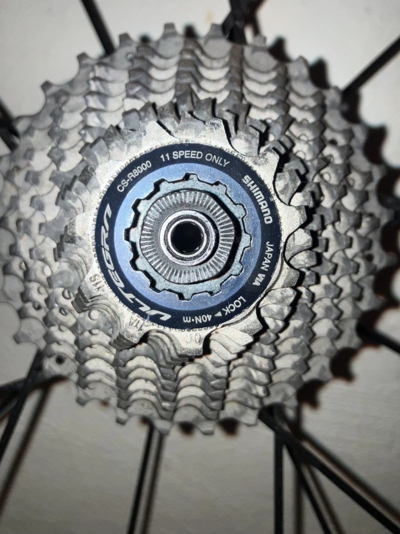 Prodám kola Mavic Cosmic s kazetou Shimano Ultegra 11s (11-28)