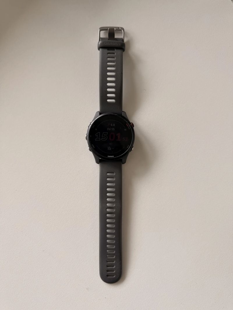 Garmin Forerunner 255 – Skvělý stav, špičková GPS a Garmin Pay