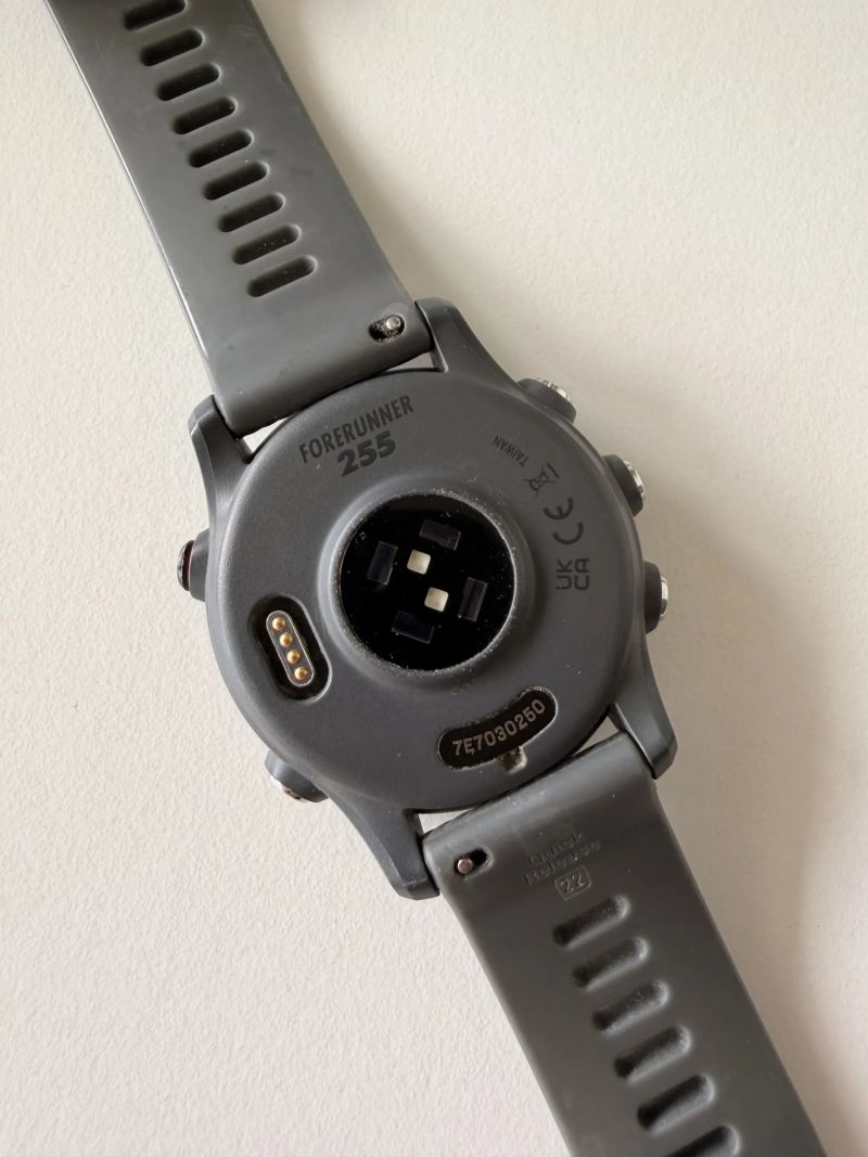 Garmin Forerunner 255 – Skvělý stav, špičková GPS a Garmin Pay