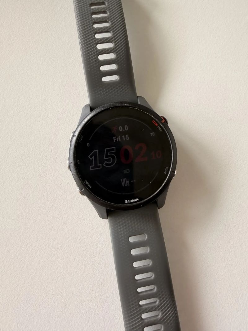 Garmin Forerunner 255 – Skvělý stav, špičková GPS a Garmin Pay