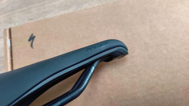 Sedlo Specialized Power Comp + omotávka SUPACAZ Super Sticky Kush