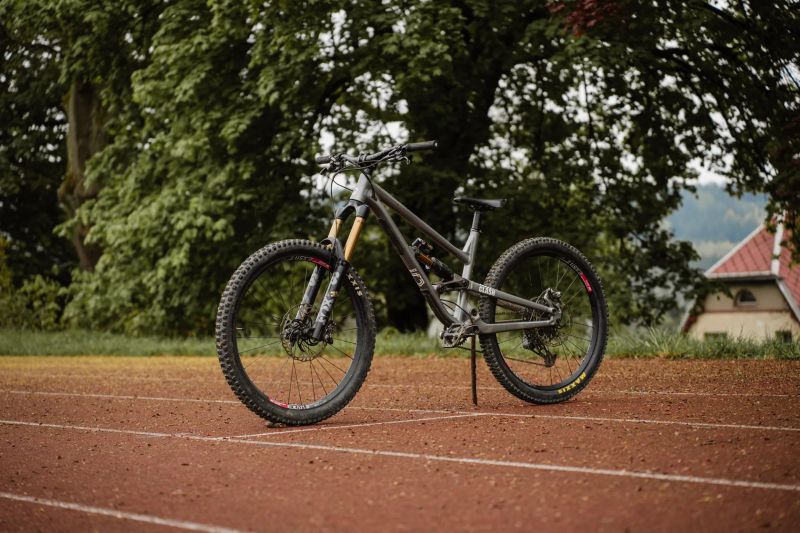 Commencal Clash
