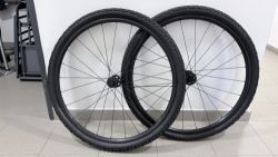 Bontrager Kovee Comp 25 + pláště Bontrager Saint-Anne 29x2.4